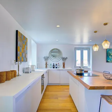 The Heritage Penthouse! Old Centre Apartment *