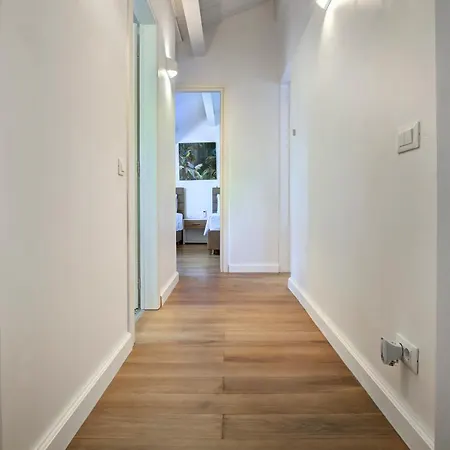 The Heritage Penthouse! Old Centre Apartment