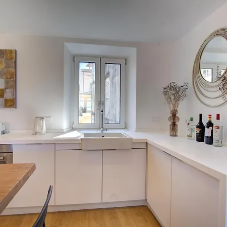 The Heritage Penthouse! Old Centre Apartment